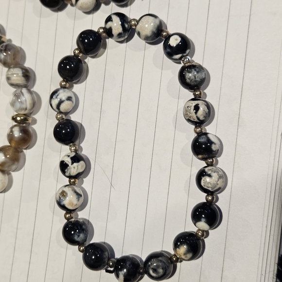 Elegant Orca Agate Beaded Bracelet - Picture 3 of 5